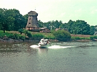 "Heizendes Motorboot" bei der Kleinvördener Mühle auf der Oste.